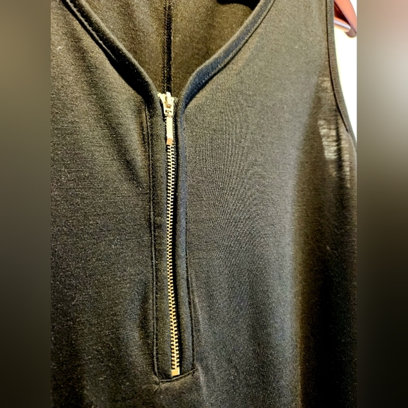 Black tank with gold zipper - Picture 3 of 3